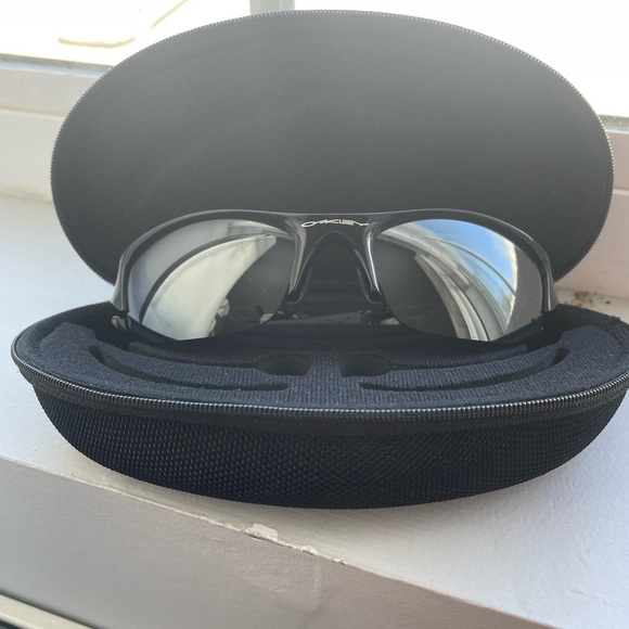 Oakley Sunglasses Men’s - Picture 1 of 3